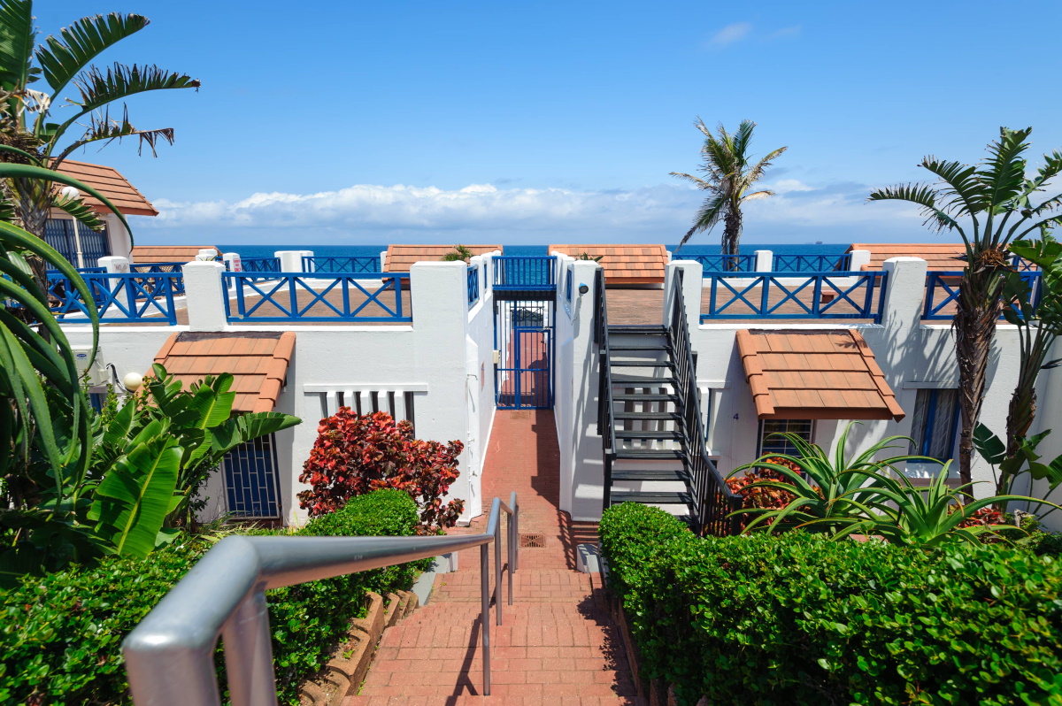 Spacious villa entertainment area at Sheffield Sea Villa